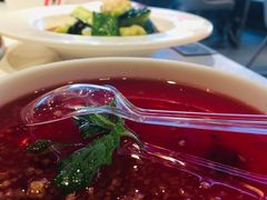 鲜火龙果冰粉-老佛爷铜炉蛙锅(海岸城店)