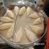 鱼片捞完发现底下还藏着豆芽。服务员换骨碟挺勤快的