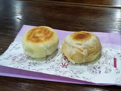 蛋黄肉松月饼-长发西饼(临顿路店)