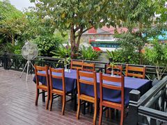 -Neary Khmer Restaurant