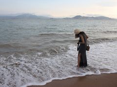 那位背着单反的姑凉，你真的很漂亮！-白城沙滩