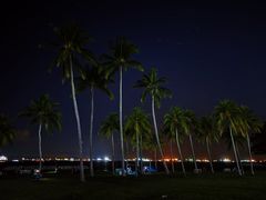 -东海岸人工湖美食村