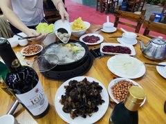 -五指山生态小黄牛(皮皮虾海鲜广场店)