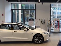 -TESLA 特斯拉(上海太古汇体验店)
