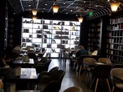 -钟书阁(松江泰晤士小镇店)