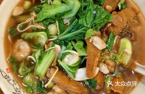 Green Vegetable Crispy Fish Noodles