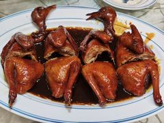 电饭煲乳鸽-中国大酒店·食街