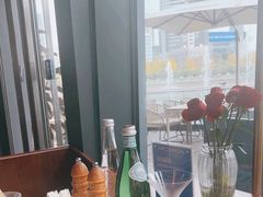 -MONICH牛排融合餐厅(和义大道购物中心店)