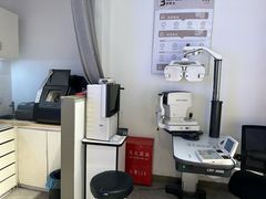 -LOOK眼镜·蔡司依视路配镜(宝山万达店)