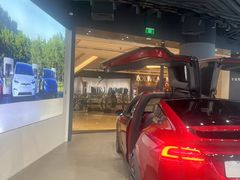 -TESLA 特斯拉(上海太古汇体验店)