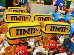 -m豆巧克力世界(上海世茂广场店)