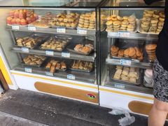 面包甜点陈列柜-采芝斋(延安路店)