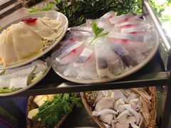 -茅草房·河畔园林火锅