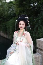 -一揽芳华汉服旗袍体验馆(拙政园店)