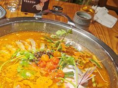 -野山舂·贵州现舂酸汤火锅(鸿通城店)