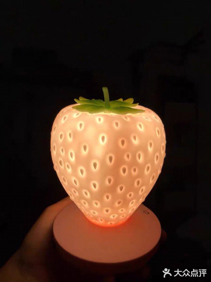 浪漫草莓灯给家居增添年味