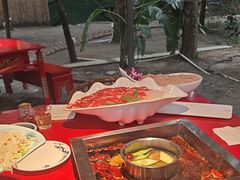 -二荆条·蜀鲜汇城市森林火锅