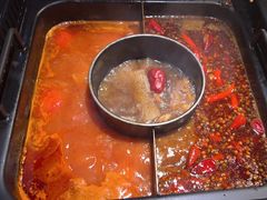 -老牌坊云南鱼豆花火锅(哈西万达店)
