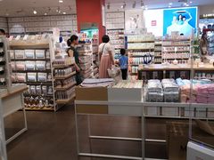 -名创优品(机场路百信广场店)