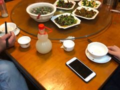 -临江餐馆二楼美食部落