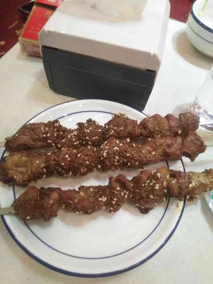 三大炖(护国寺店)-"本来吃完饭了已经,看到门口的羊肉串没忍住.