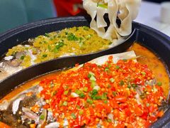 -阿瓦山寨·湘菜现炒·剁椒鱼头王(咸阳总店)
