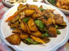 地三鲜-东北哈尔滨酱骨头馆房掌柜铁锅炖