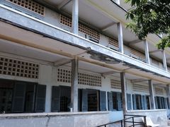 -吐斯廉屠杀博物馆