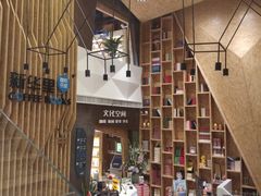 -新华里咖啡书吧(新华书店小寨店)