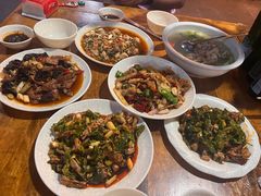 -茅屋大酒店