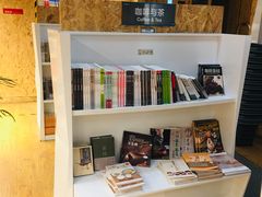 -新华里咖啡书吧(新华书店小寨店)