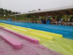 -黄河谷马拉湾海浪浴场