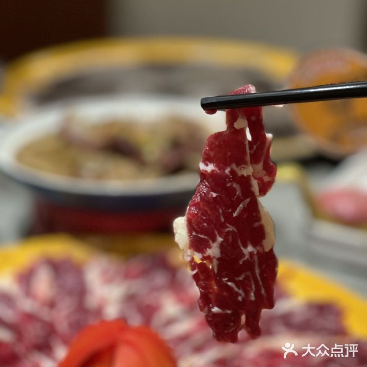 新店开业Ⅰ深圳必吃牛肉火锅，他们家的尊品雪花牛肉蛋糕太惊艳了