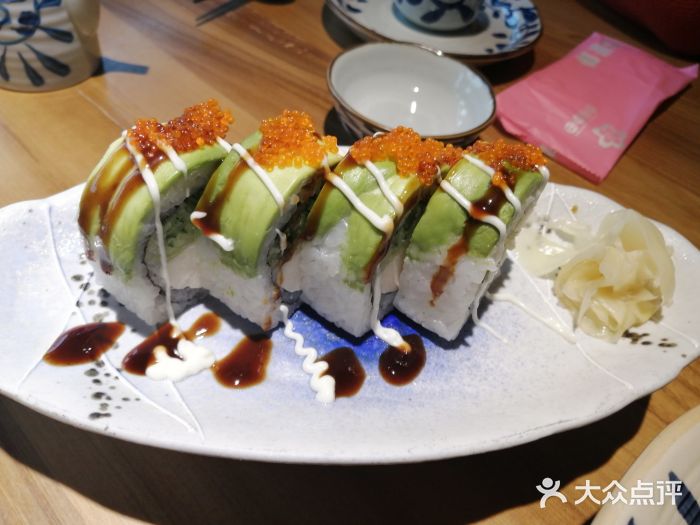 食樂道日式料理牛油果三文魚捲圖片