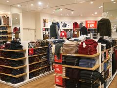 -优衣库(南宁安吉万达广场店)