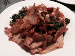 烤蘑菇炒菠菜-京尊烤鸭店JINGZUN(春秀路店)