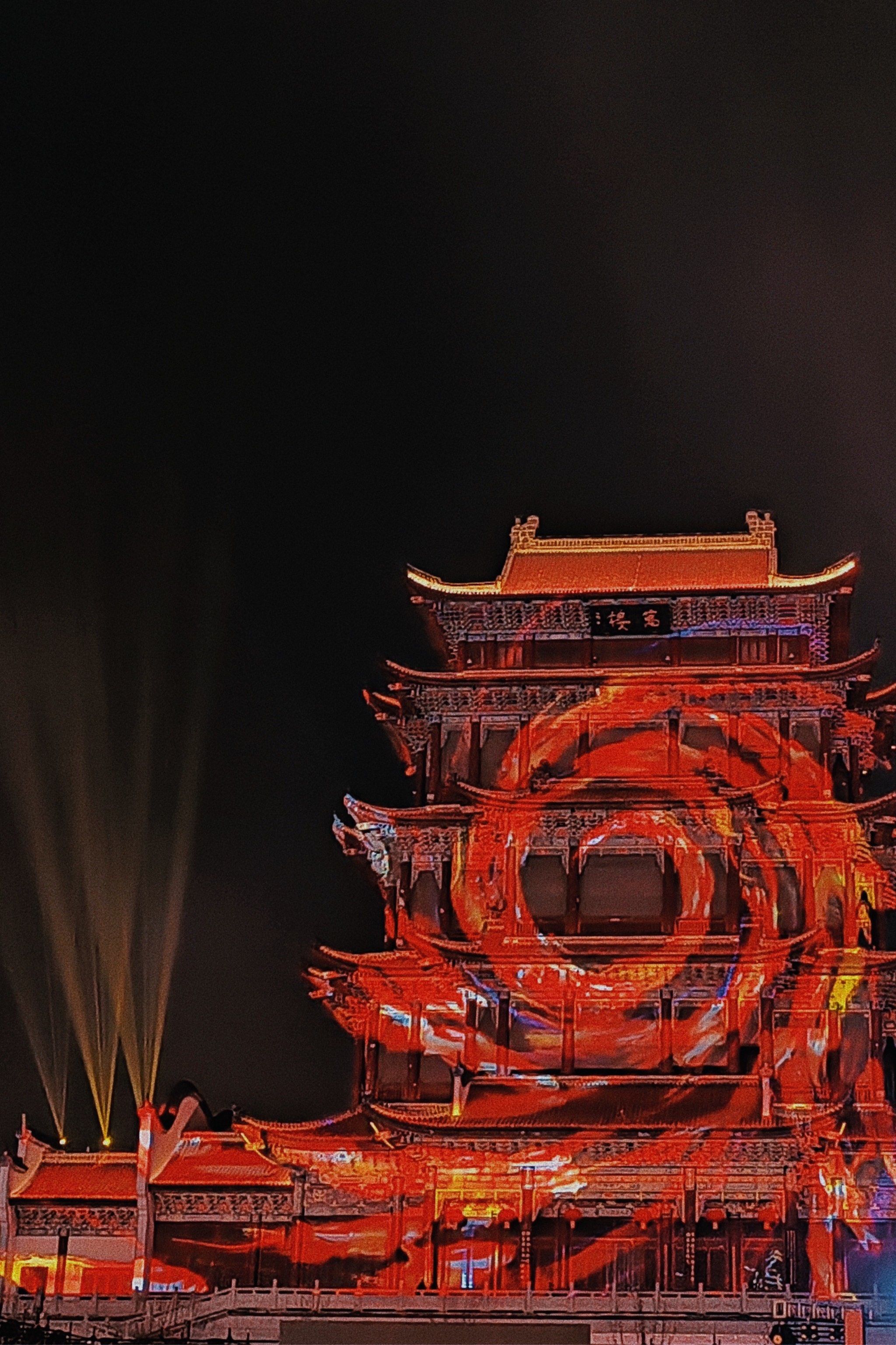 万楼看灯展,
停车还挺方便的,
我们看的是晚上8点的,
灯光加