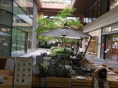 -瑞虹新天地月亮湾