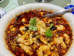 酸菜水煮鲈鱼-荣粤酒家·融合粤菜·海鲜火锅