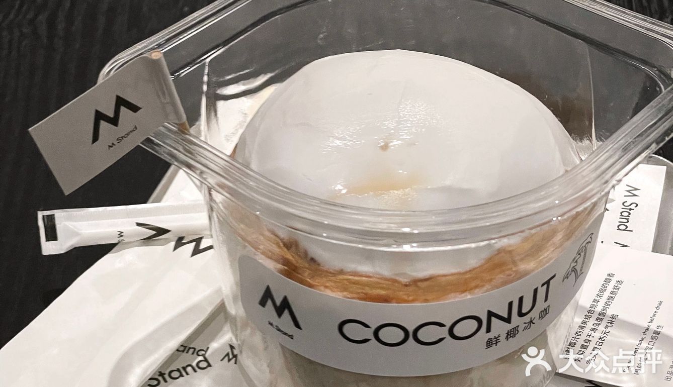 一整颗椰子蛋的冰椰美式