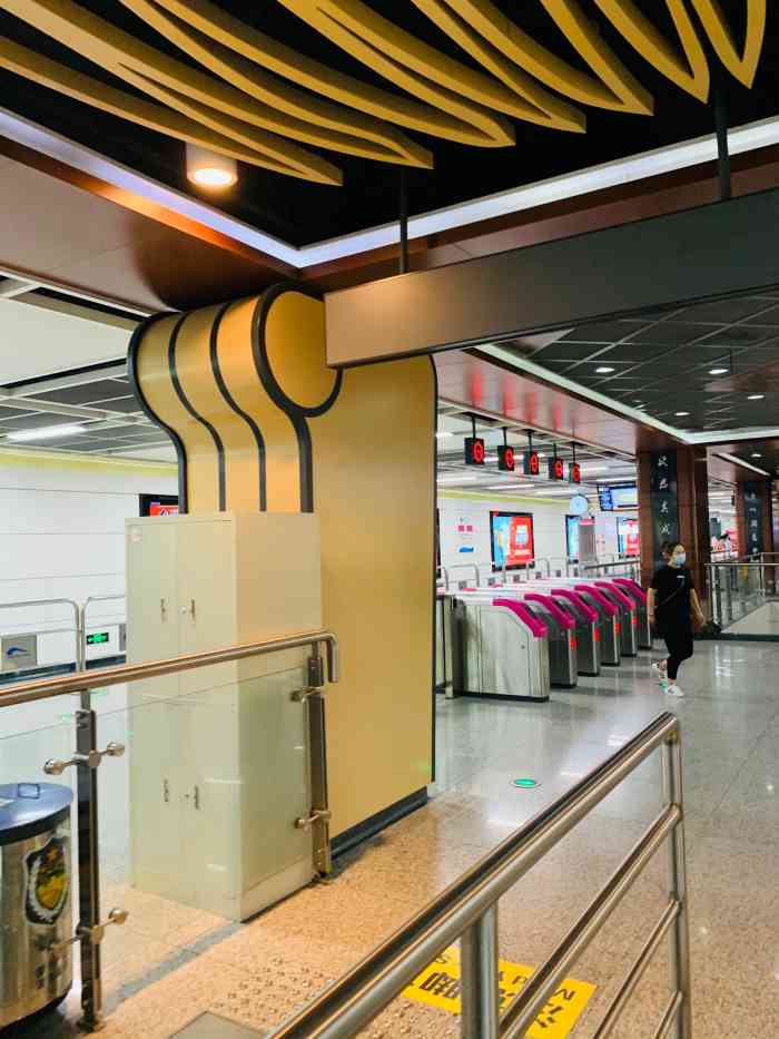 42人赞奔跑的五花肉2020年7月27日打分高升桥地铁站是地铁三号线的一