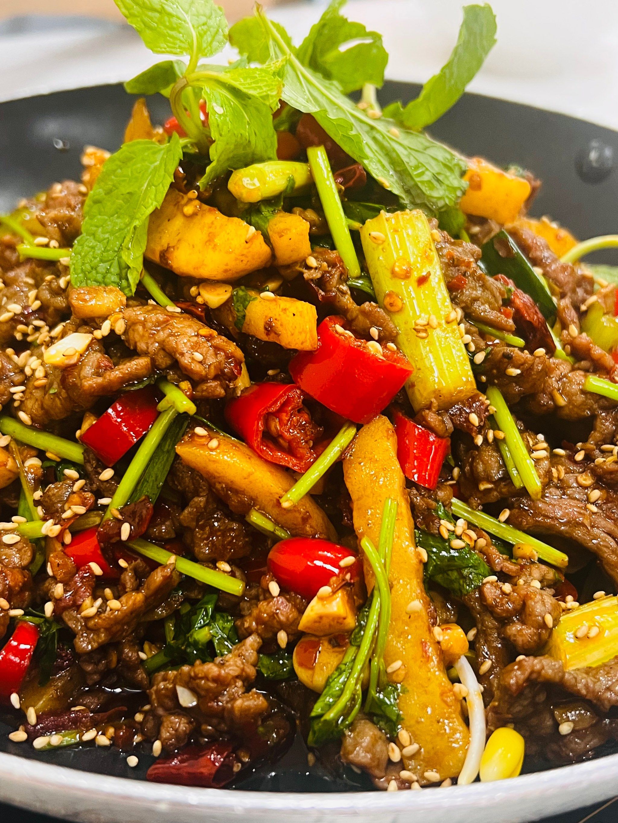 
「干锅牛肉」肉质细嫩好吃,麻辣的味道很下饭

