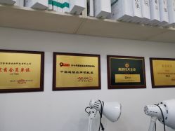 -黑奥秘脱发白发中心