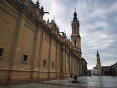 -皮拉尔圣母圣殿主教座堂