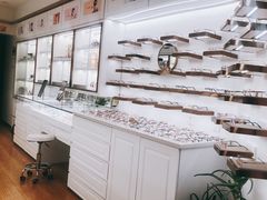 -翰佐蔡司小乐圆·依视路星趣控·暴龙眼镜折扣店
