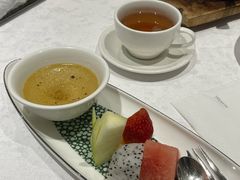 焦糖香蕉炖蛋拼时令水果-红棉中餐厅·广州海航威斯汀酒店