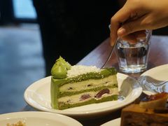 樱桃抹茶白巧克力甘纳许蛋糕-black rainbow coffee