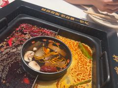 -老牌坊云南鱼豆花火锅(哈西万达店)