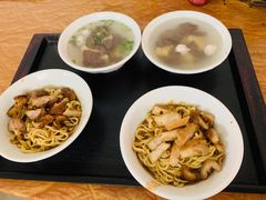 -松树干拌面店