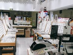 -美式眼镜·授权蔡司.依视路.尼康.豪雅.明月(人民广场店)